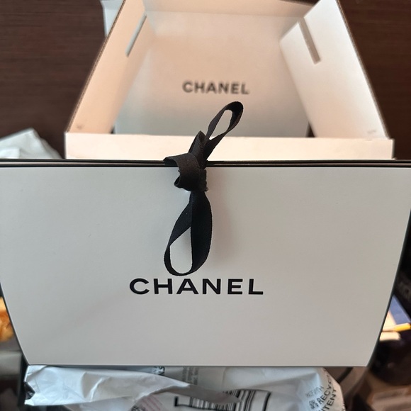 Chanel gift boxes - Picture 1 of 3